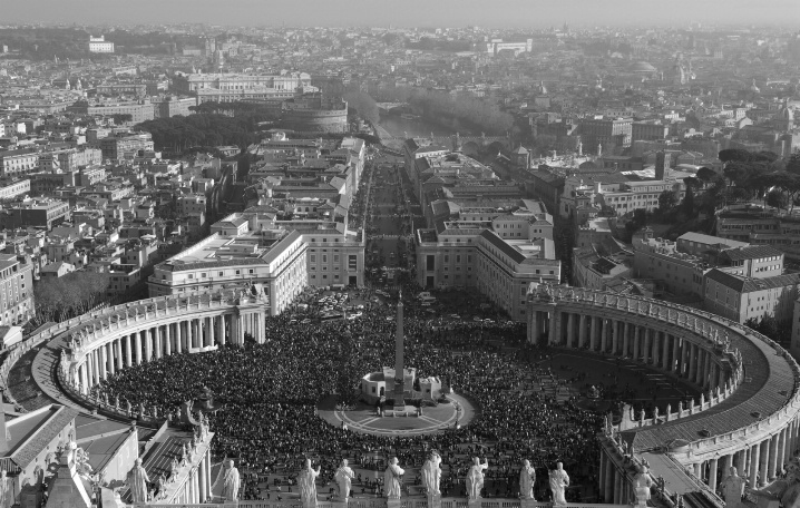 As the Pope Addresses Rome... - ID: 5517759 © MICHAEL HUGHES