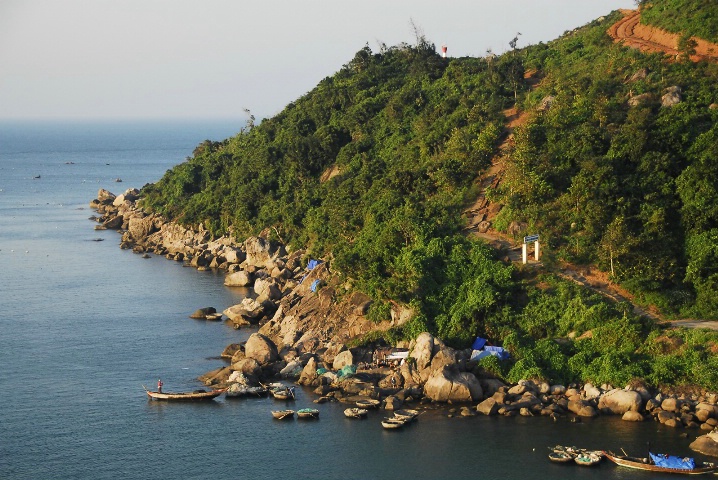 Fisherman on the Coast Hue, Vietnam - ID: 5620440 © Nichole Gonzalez