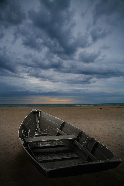 Boat_and_Beach_at_Sunrise
