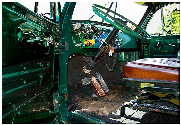 Vintage Big Mack - Cockpit