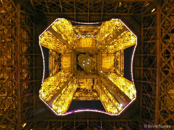 La Tour Eiffel "by night"