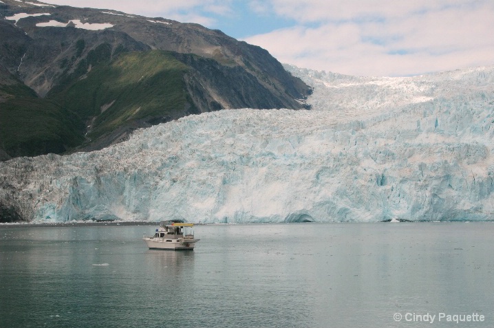 small_boat_at_aialik_glacier