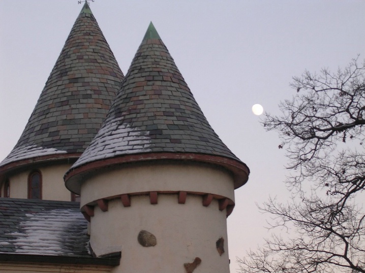 Moonlight at the castle