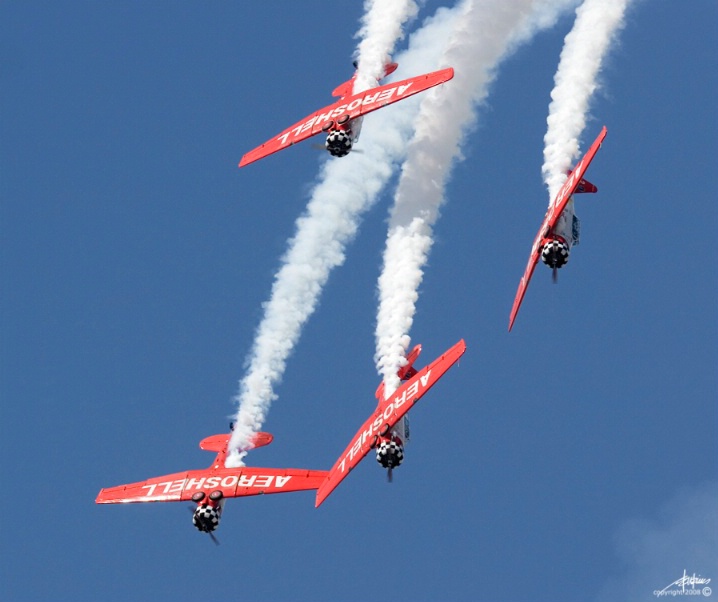 <b>Aeroshell Aerobatic Team</b>