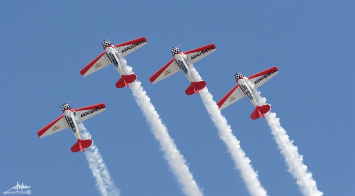<b>Aeroshell Aerobatic Team</b>