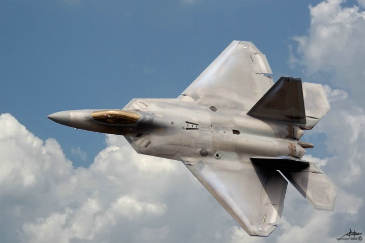 <b>F-22 Raptor</b>