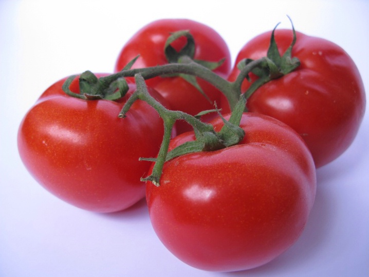 4 tomatoes 