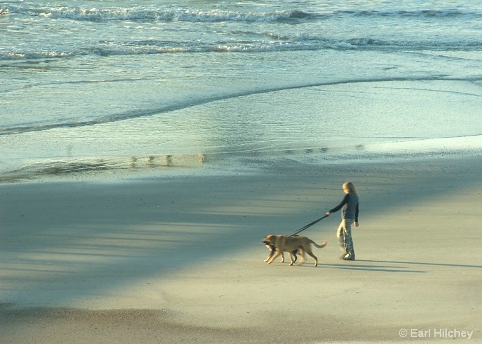 Beach stroll - ID: 6152004 © Earl Hilchey
