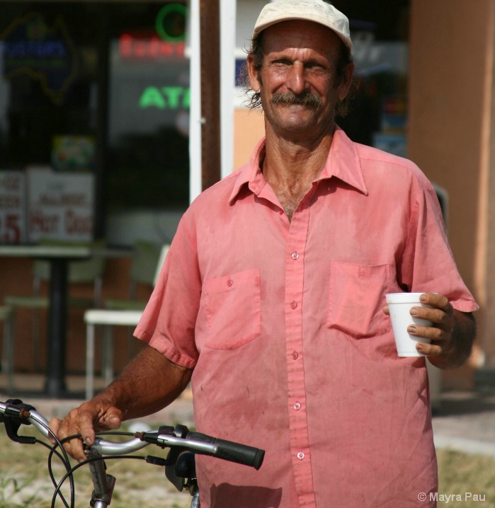 Man holding his coffee cup