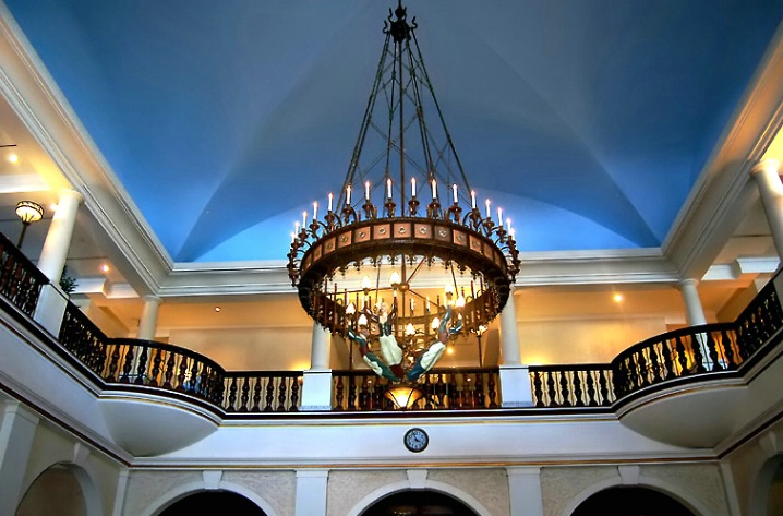 Lavish Lobby in Lake Louise