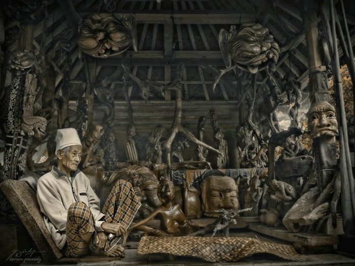 oldman and his art shop