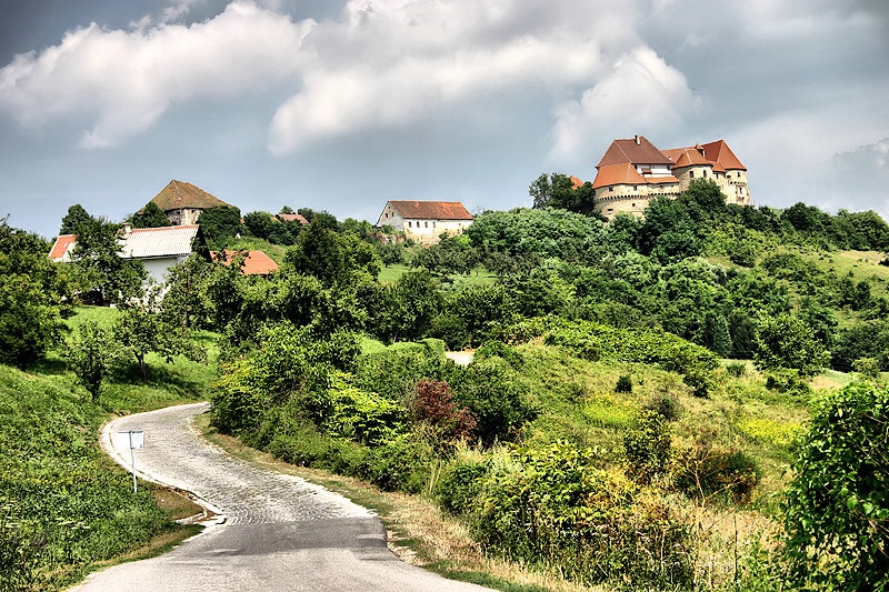 A road to the castle