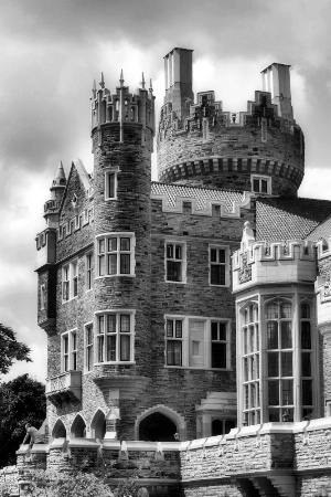 B&W Castle View