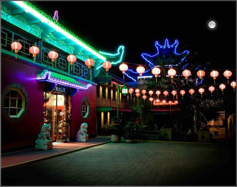 Moon Over Chinatown - ID: 7218247 © Endre Balogh