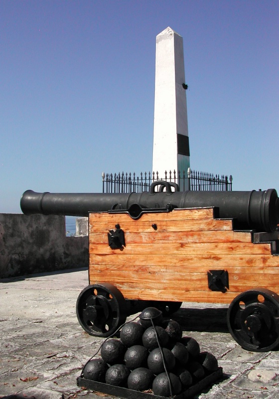Canon and obelisk in Cuba