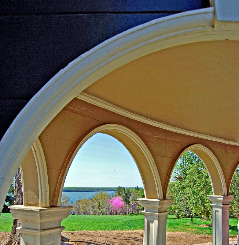 The Patomac through the Portico - ID: 7424774 © Clyde Smith