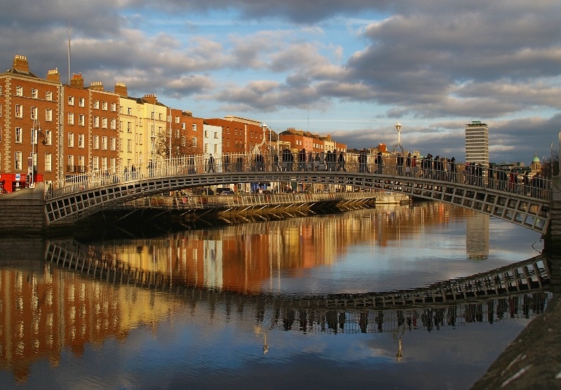 Ha'penny bridge. 