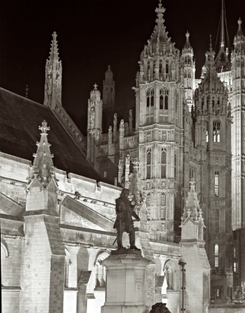 Parliament & Statue of Oliver Cromwell