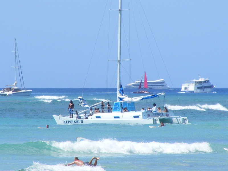 Waikiki busy seas