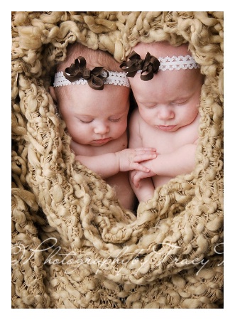 4 month old twin girls... heart.