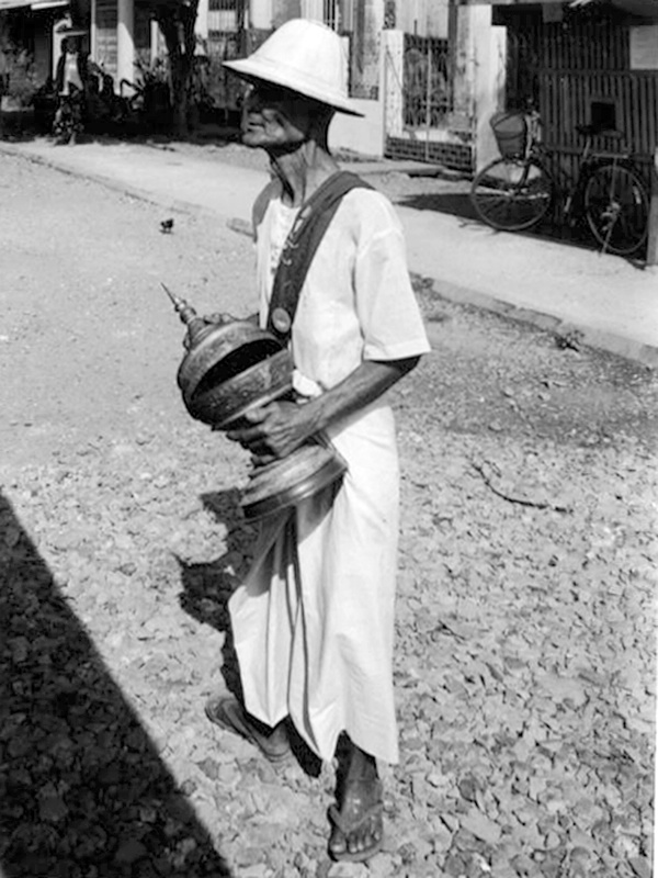 Collecting Tributes, Hpa An - ID: 7805185 © Joan E. Bowers