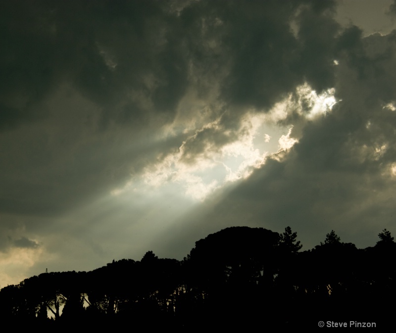 There's always a beam of light in Italy - ID: 7849500 © Steve Pinzon