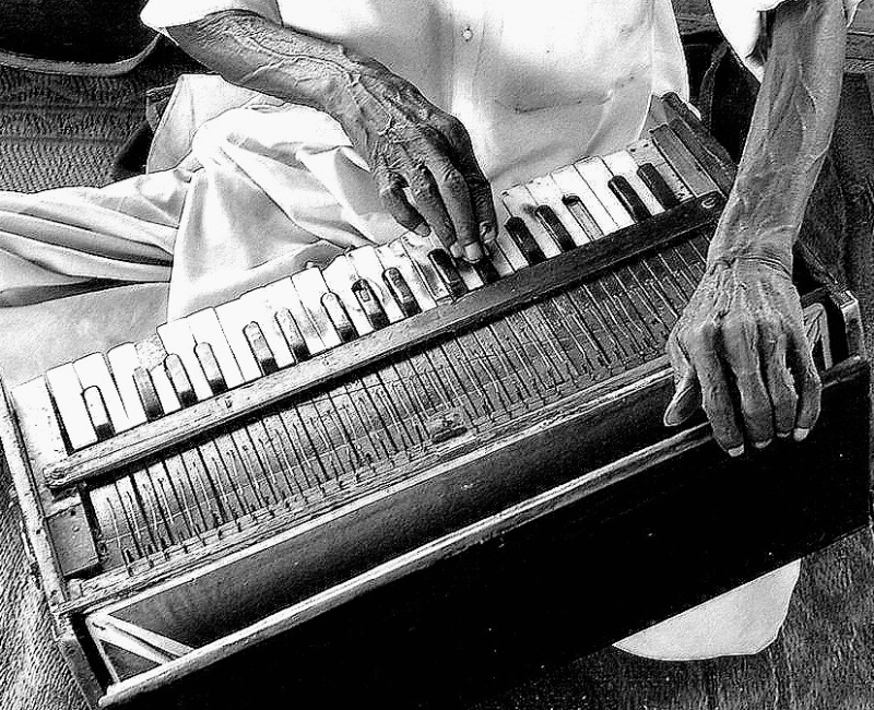 Playing harmonium