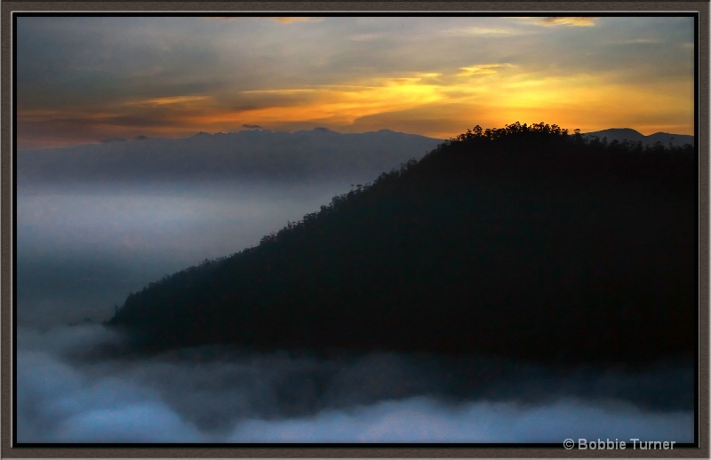 Ecuador Sunrise - ID: 7993640 © BARBARA TURNER