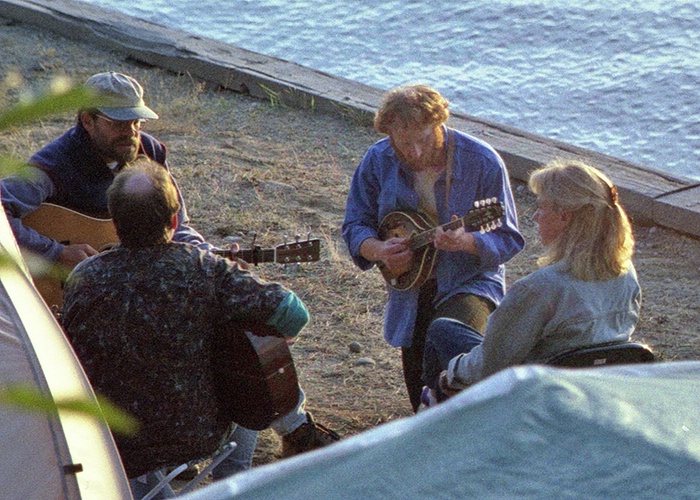 Jamming by the water