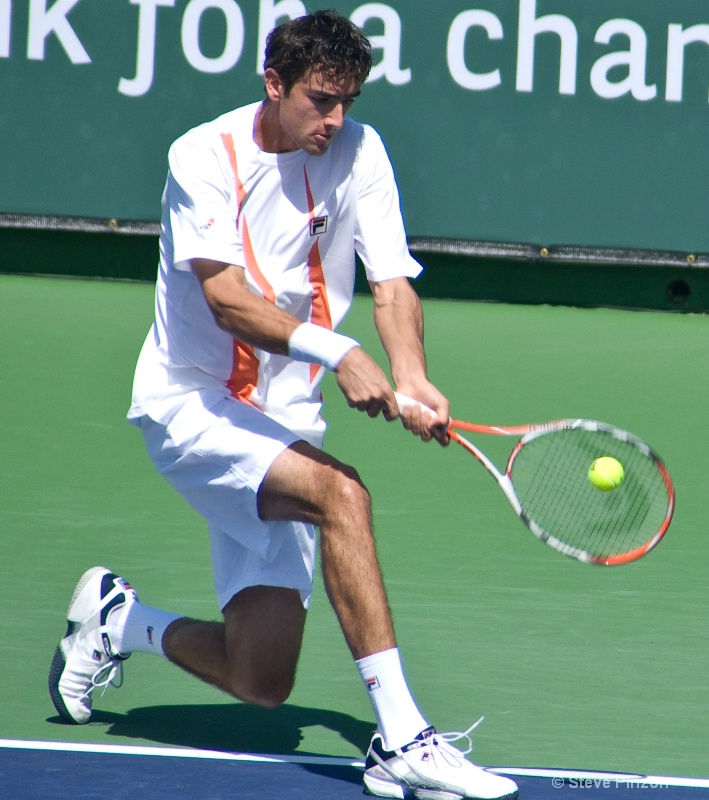 Marin Cilic backhand - ID: 8055246 © Steve Pinzon