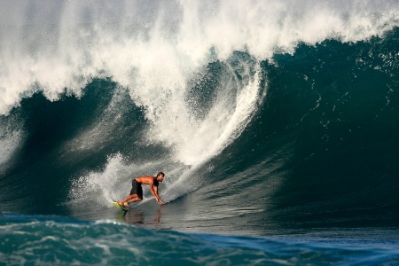 A Winter wave of the North Shore