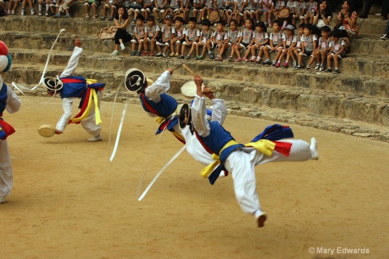 Dancing Acrobats 4 Korea