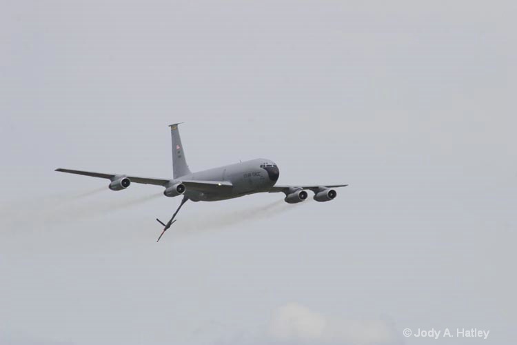 fly-by with boom down 1429 fini flt - ID: 8312701 © Jody A. Hatley
