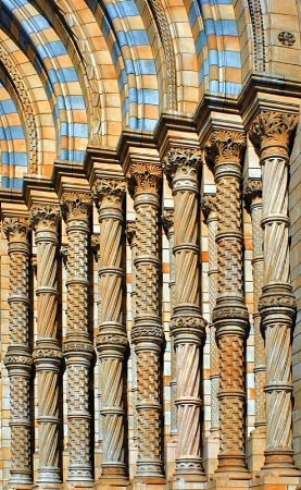 Pillars with curves