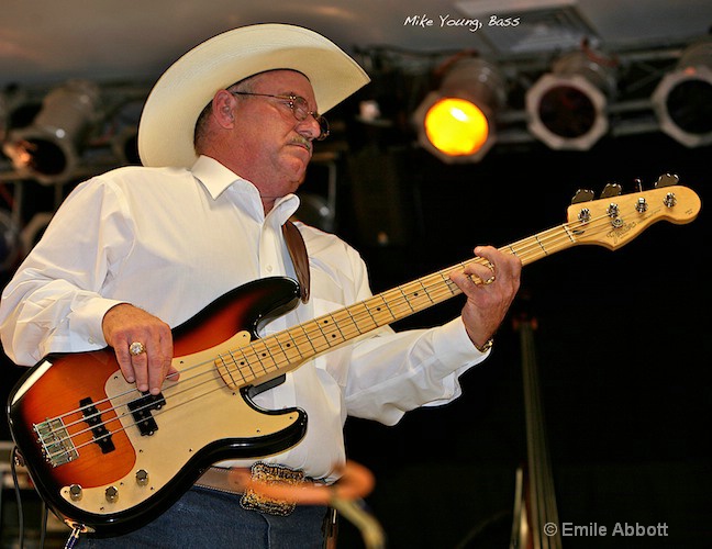 Mike Young, Bass - ID: 8419133 © Emile Abbott