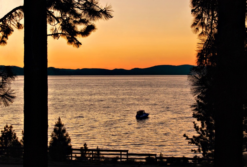 Twilight on Tahoe - ID: 8591748 © Clyde Smith