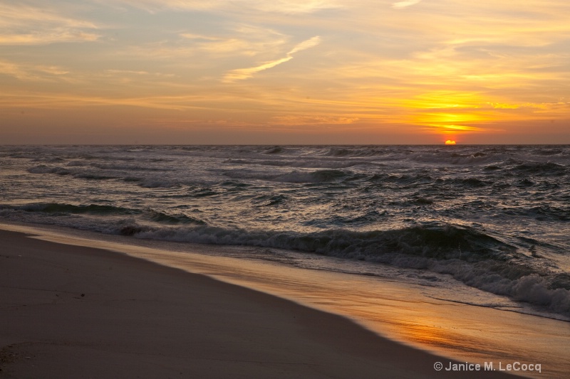 Beach Sunrise #2 - ID: 8626374 © Janice M. LeCocq