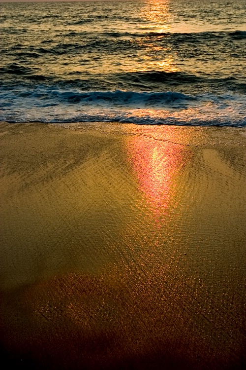 Sunrise on the Beach 2 - ID: 8757787 © James E. Nelson