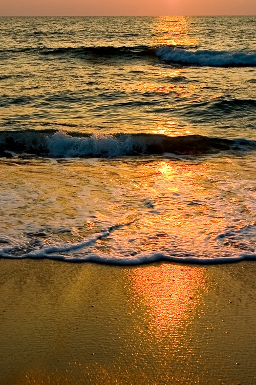 Sunrise on the Beach 3 - ID: 8757788 © James E. Nelson