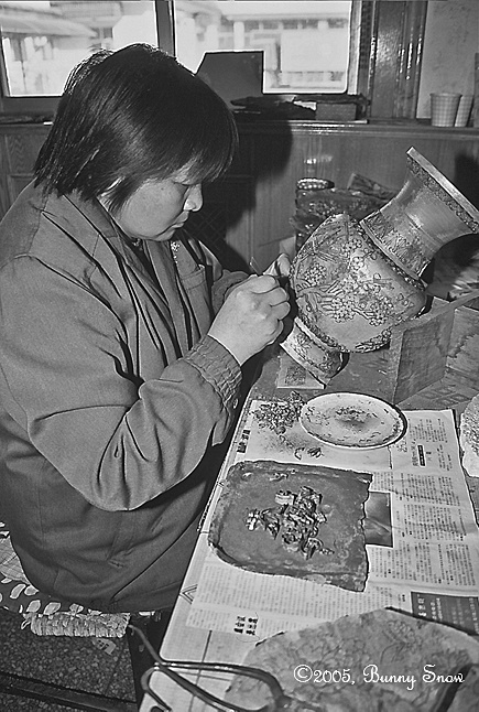 Chinese artisan applies pigments