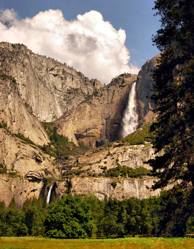 Yosemite Falls - ID: 8866027 © Clyde Smith
