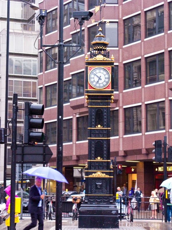 Clock, London, England - ID: 9018334 © Sharon E. Lowe