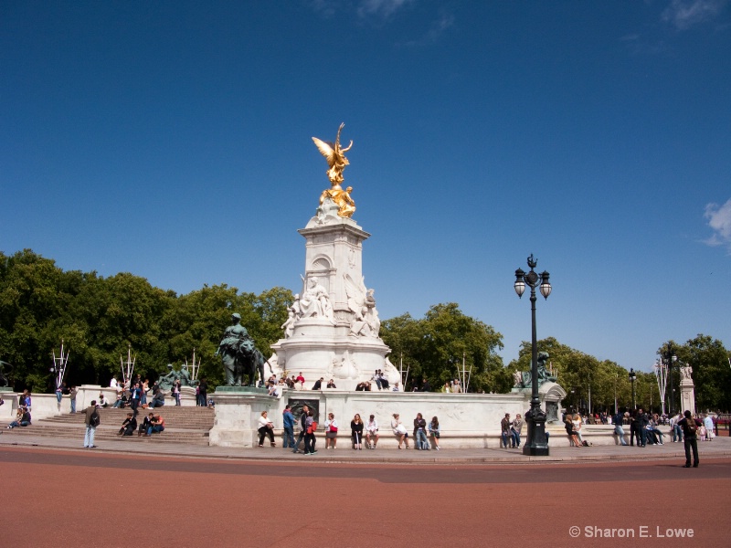 Victoria Memorial Outside Buckingham Palace - ID: 9018393 © Sharon E. Lowe