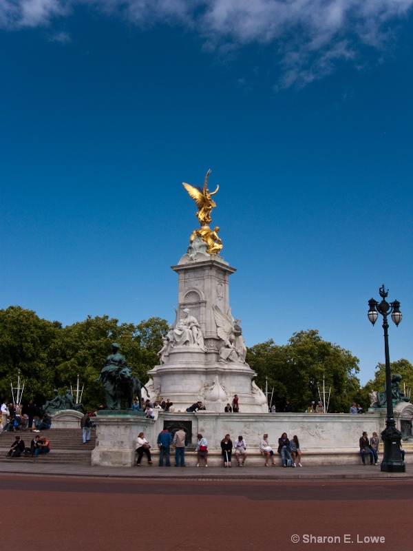 Victoria Memorial Outside Buckingham Palace - ID: 9018395 © Sharon E. Lowe