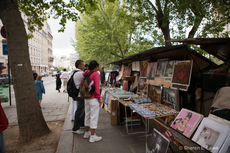 Shopping, Paris - ID: 9029112 © Sharon E. Lowe