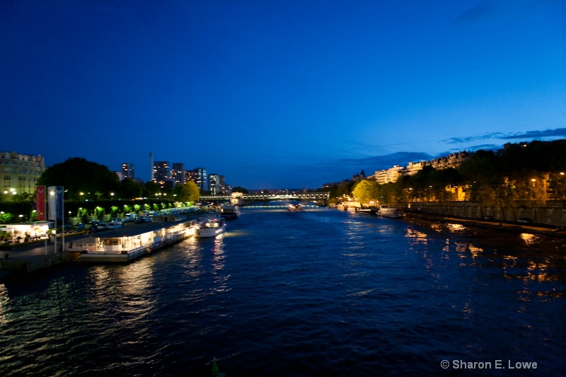 Night view of the Seine River, Paris - ID: 9033234 © Sharon E. Lowe