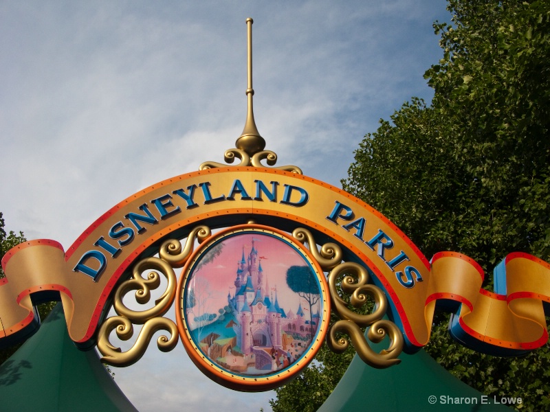 Disneyland Paris - ID: 9043472 © Sharon E. Lowe