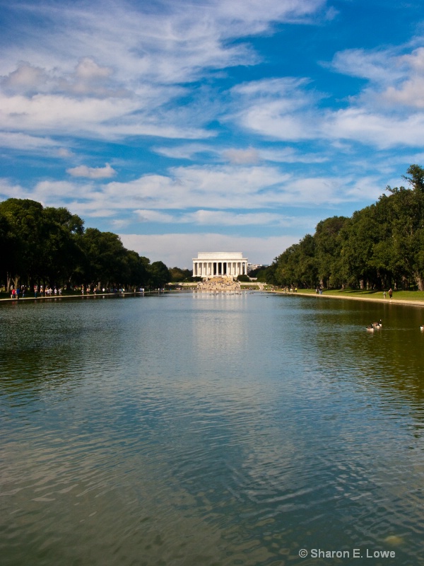 Lincoln Memorial from the Reflecting Pool, Washing - ID: 9130657 © Sharon E. Lowe