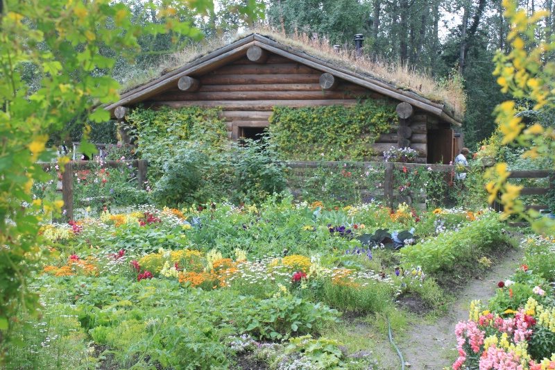 Vegetable and flower garden at Rika's Roadhous
