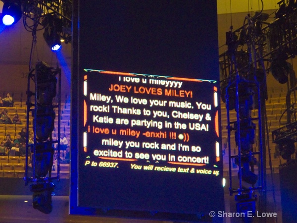 Fan Texts shown on Jumbotron - ID: 9395957 © Sharon E. Lowe